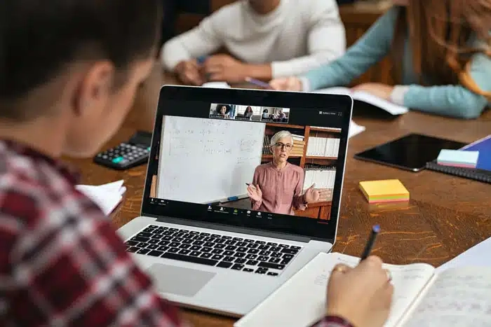 Mẹo sử dụng máy tính cho học online